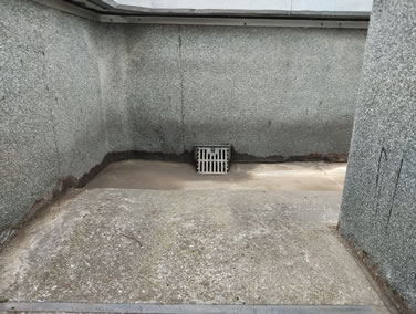 施工後：屋上排水ドレン清掃